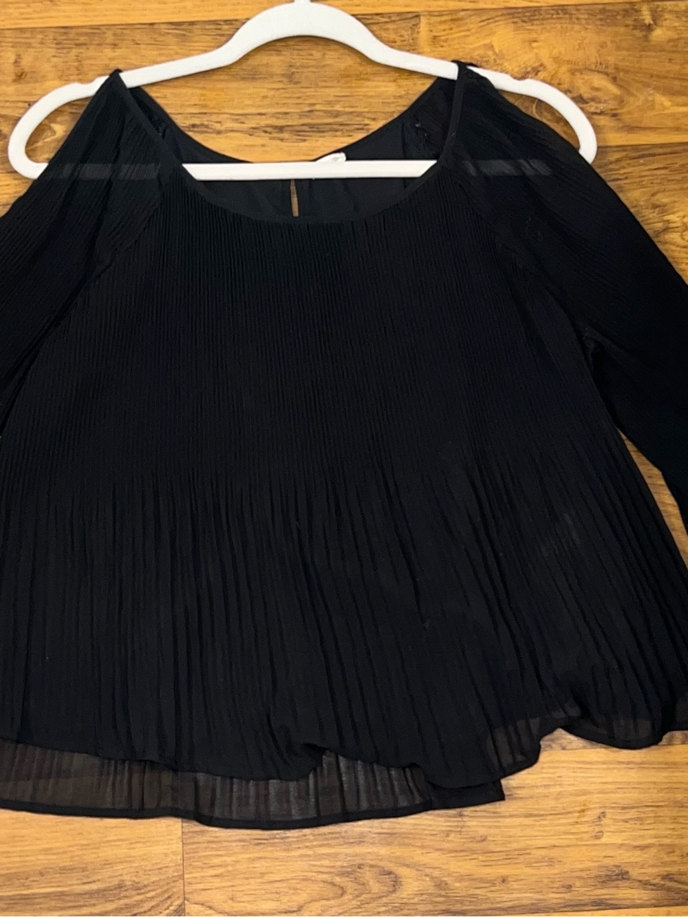 Hollister Y2K Style Black Pleated Cold-Shoulder Women's Top